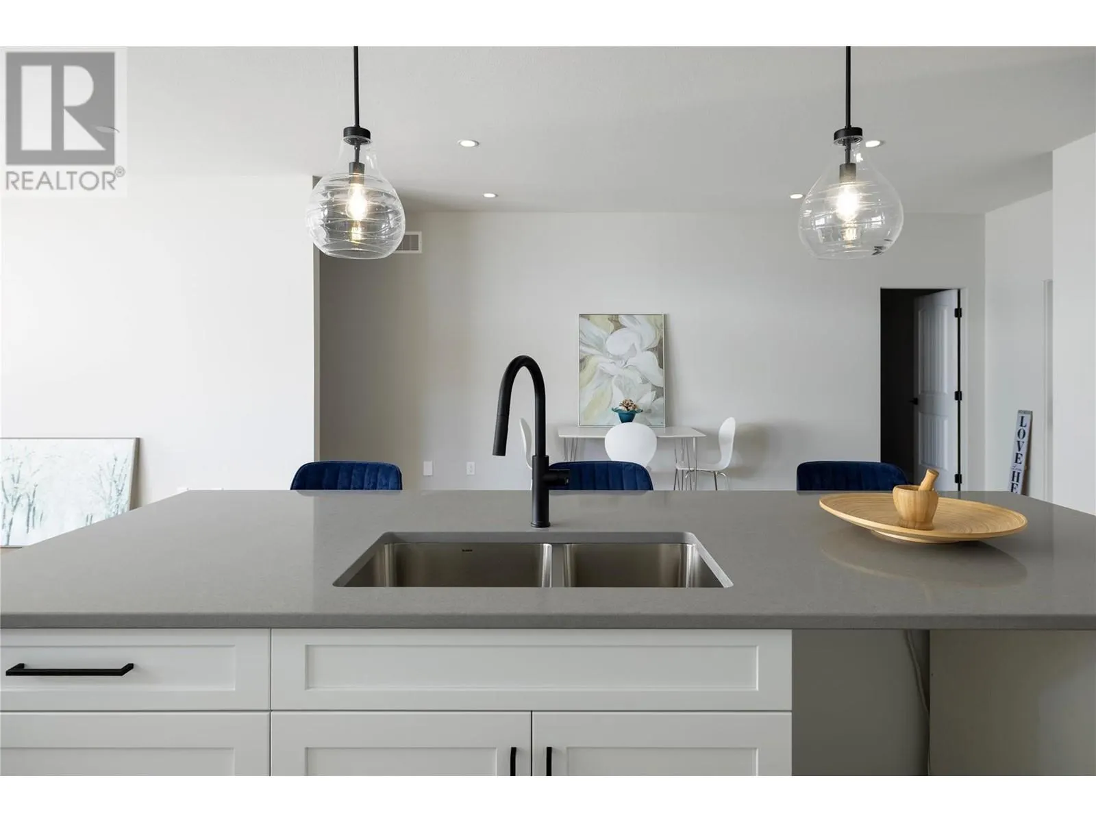 595 Vineyard Way N Unit# 9