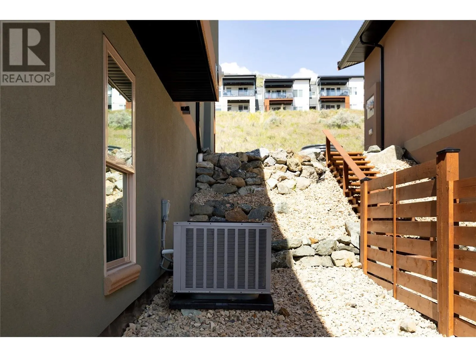 595 Vineyard Way N Unit# 9