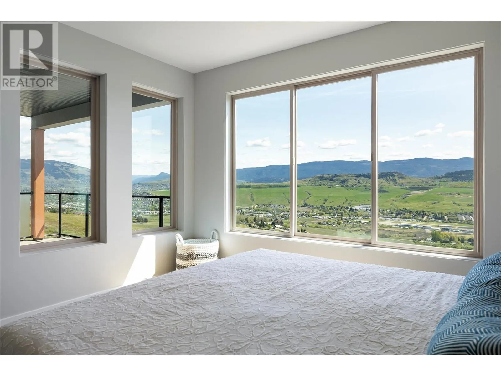 595 Vineyard Way N Unit# 9