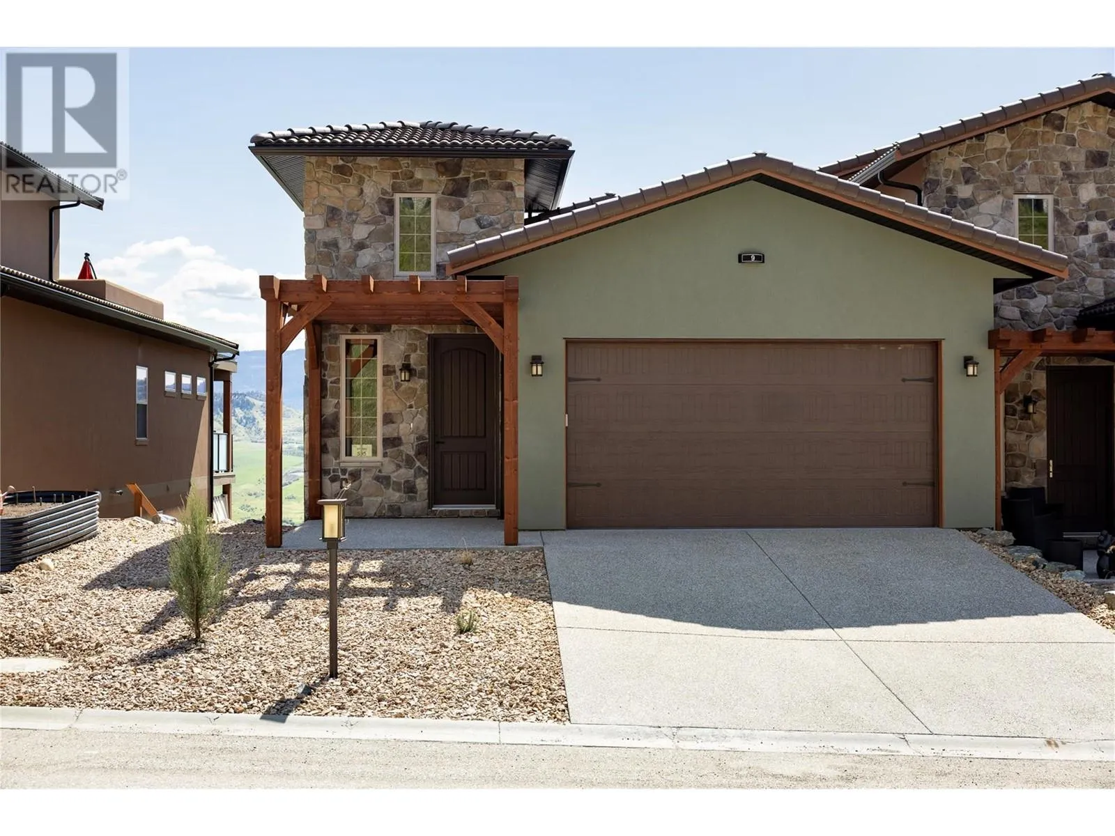 595 Vineyard Way N Unit# 9