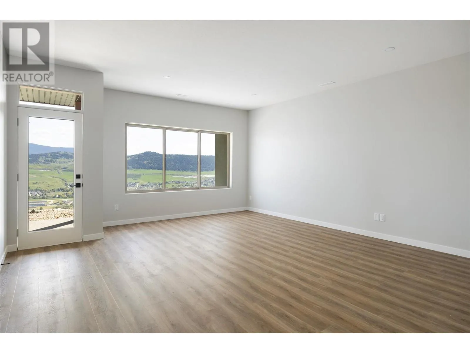 595 Vineyard Way N Unit# 9
