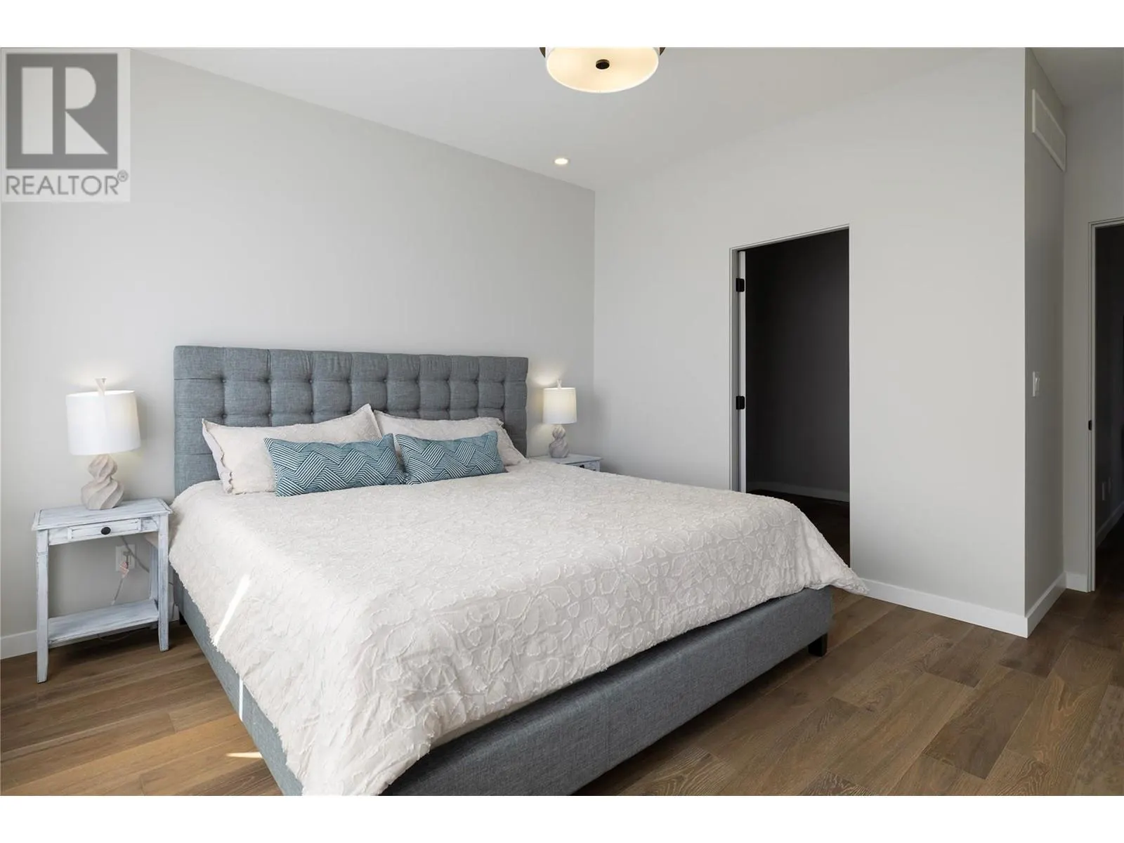 595 Vineyard Way N Unit# 9