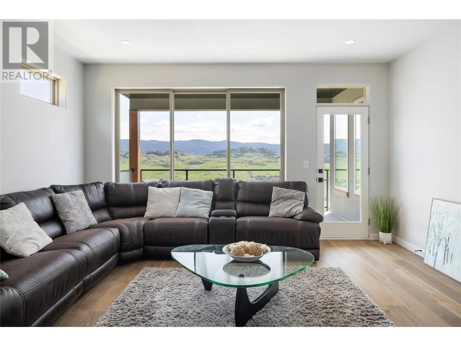 595 Vineyard Way N Unit# 9