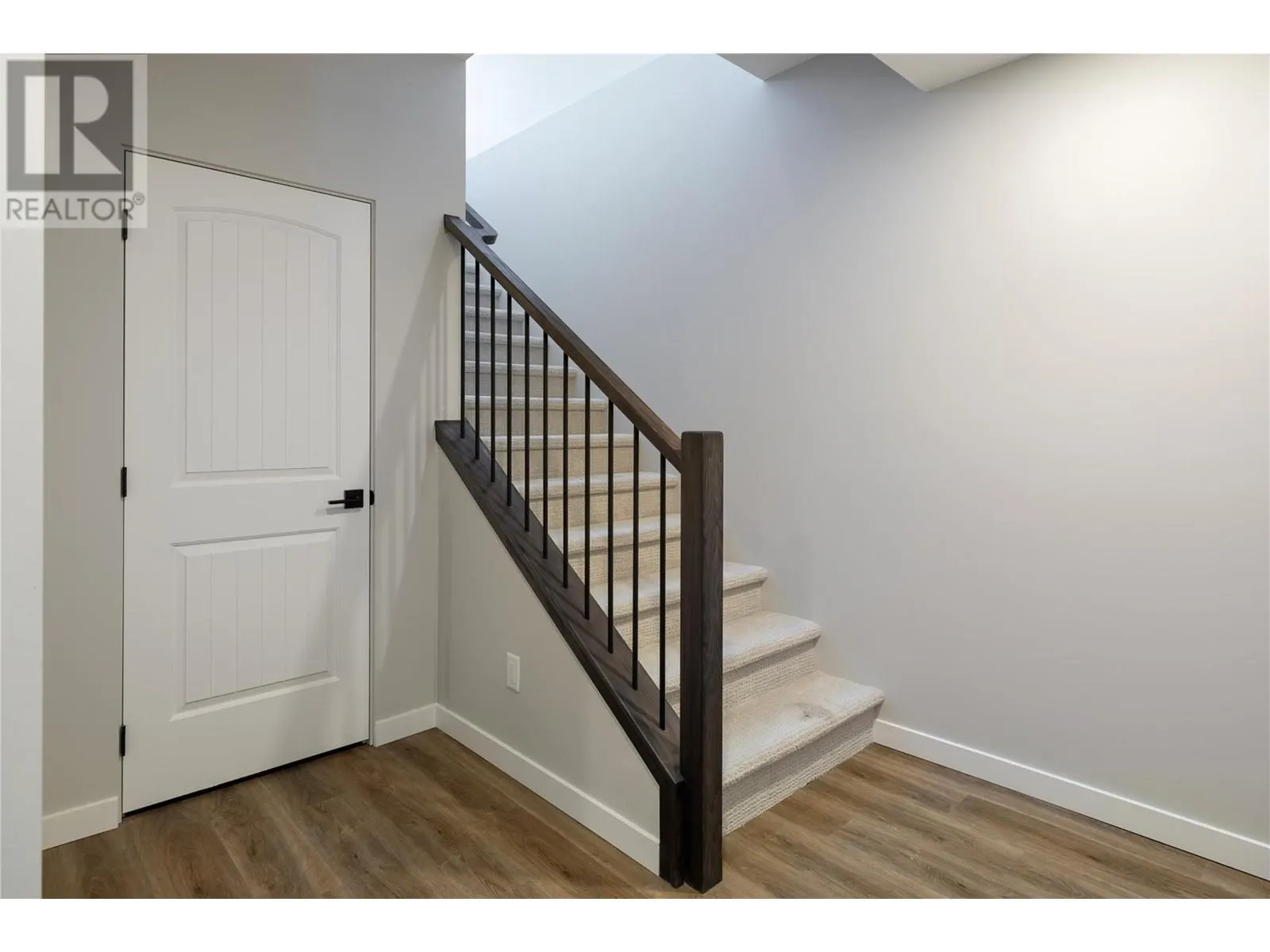595 Vineyard Way N Unit# 9