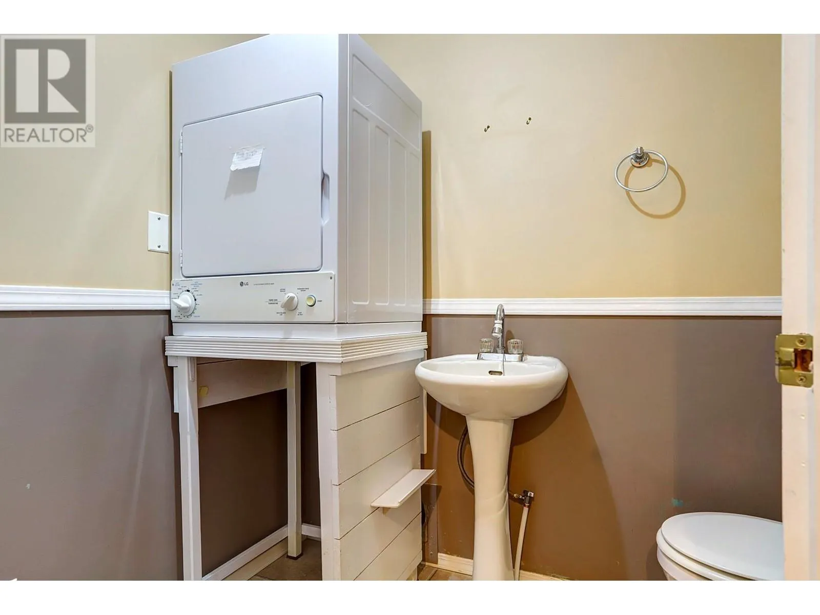 211 Kildonan Avenue Unit# 107