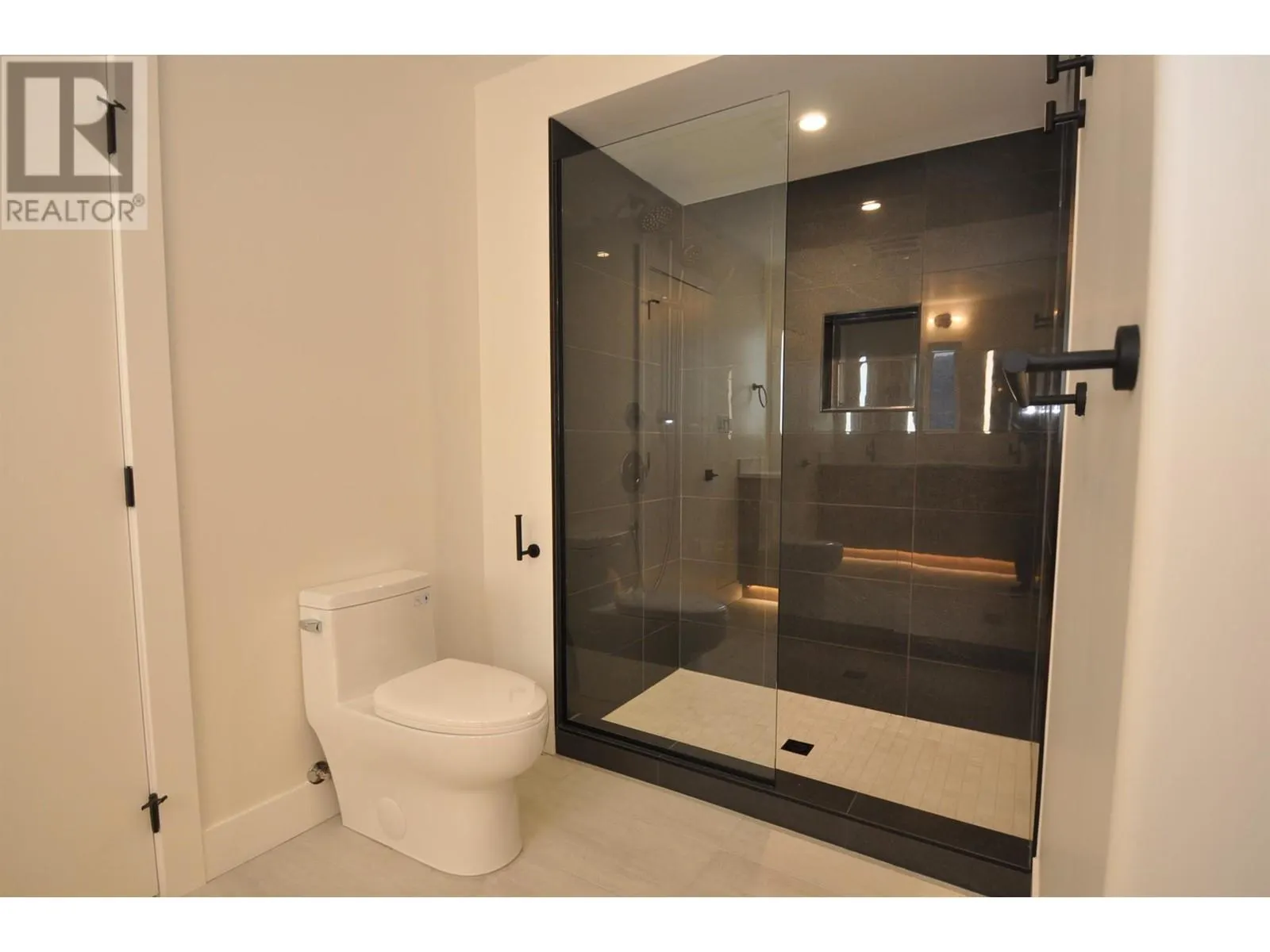 910 LAKESIDE Drive Unit# 107