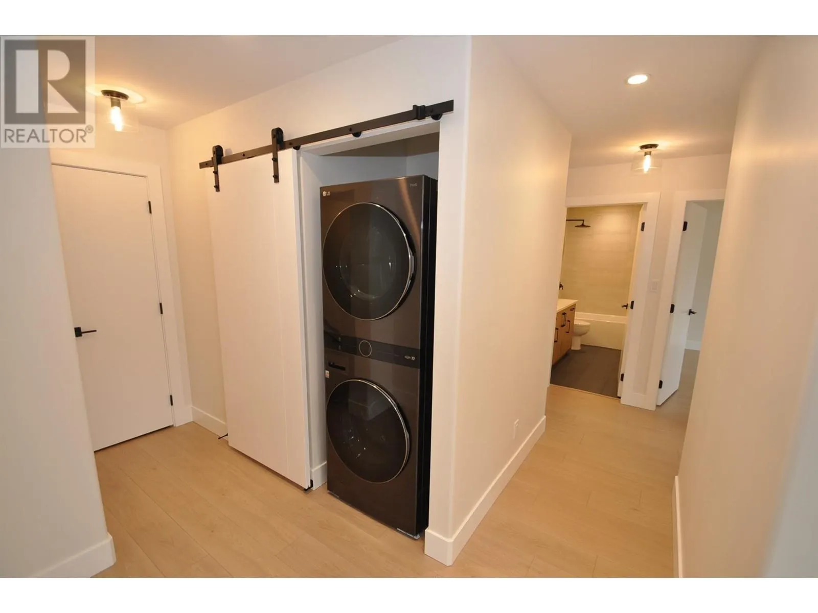 910 LAKESIDE Drive Unit# 107