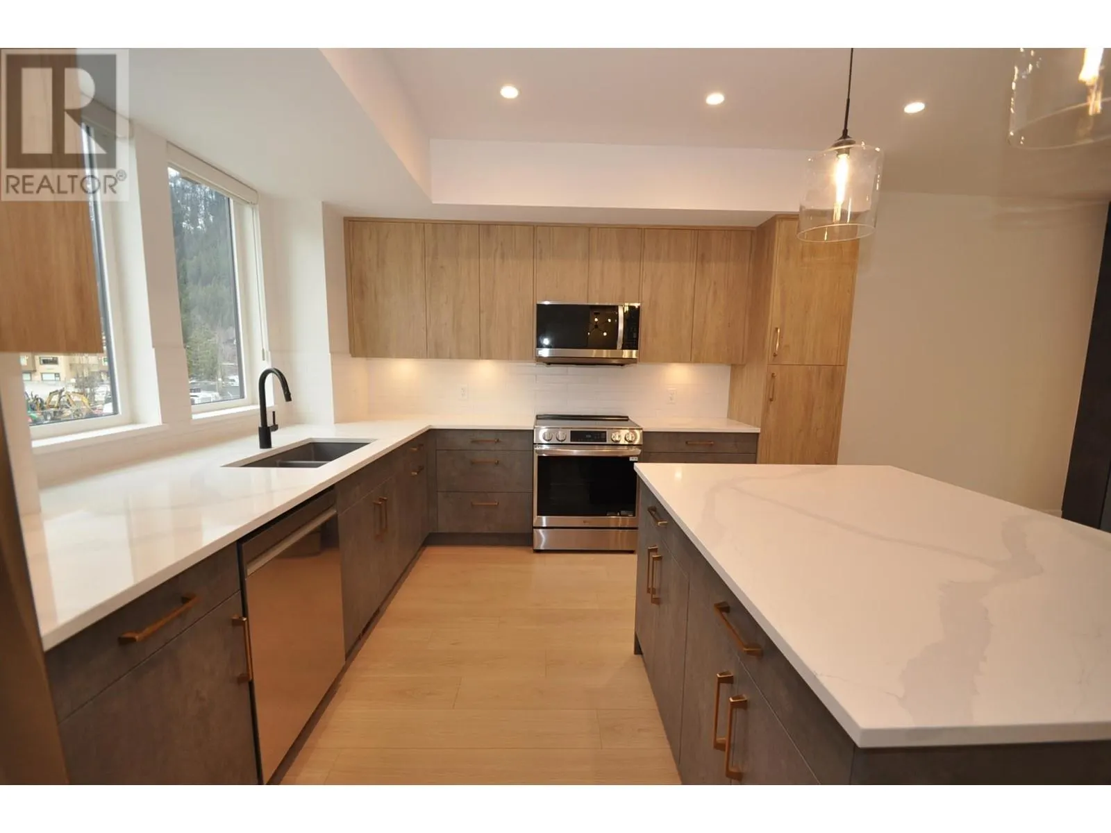 910 LAKESIDE Drive Unit# 107