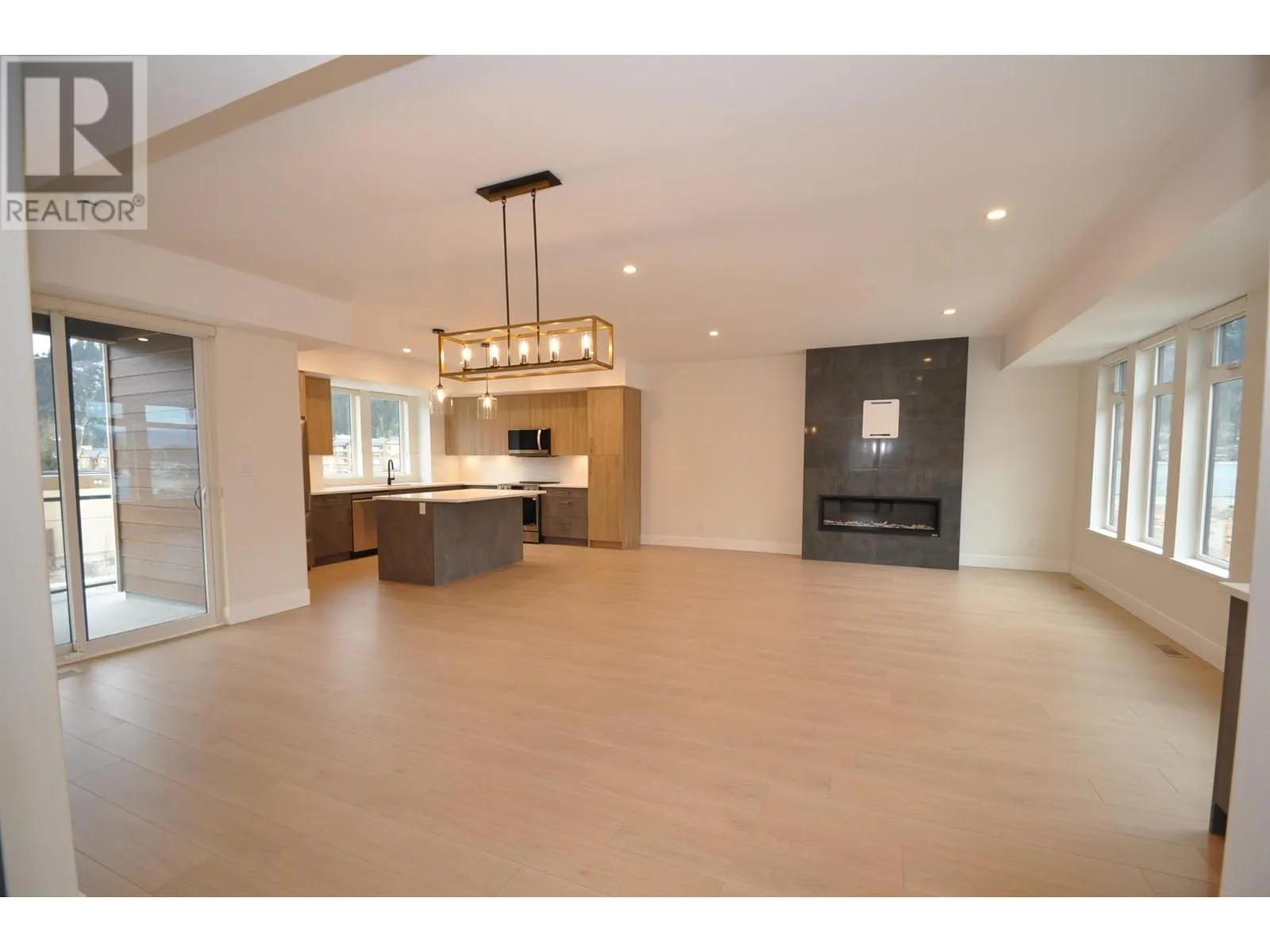 910 LAKESIDE Drive Unit# 107