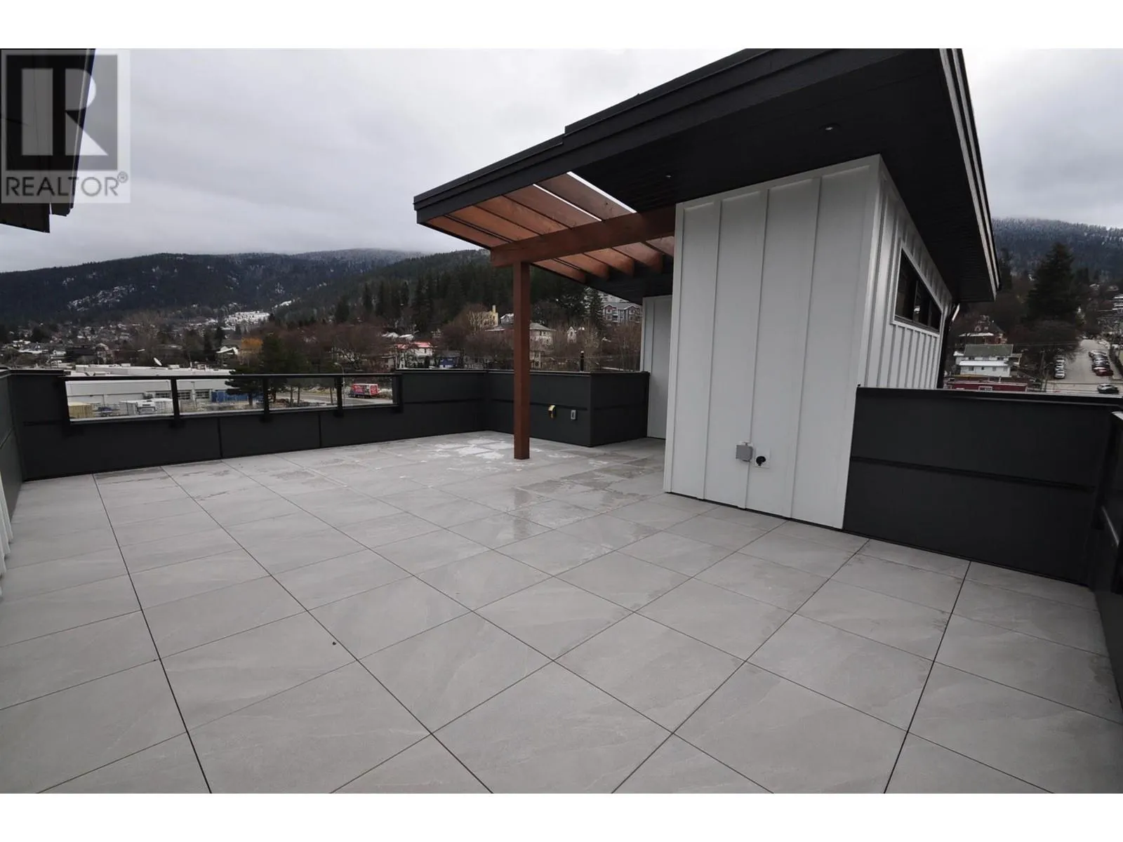 910 LAKESIDE Drive Unit# 107