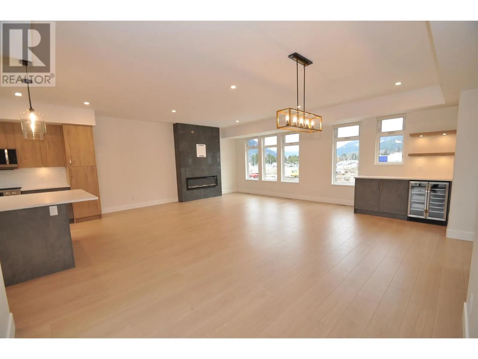 910 LAKESIDE Drive Unit# 107