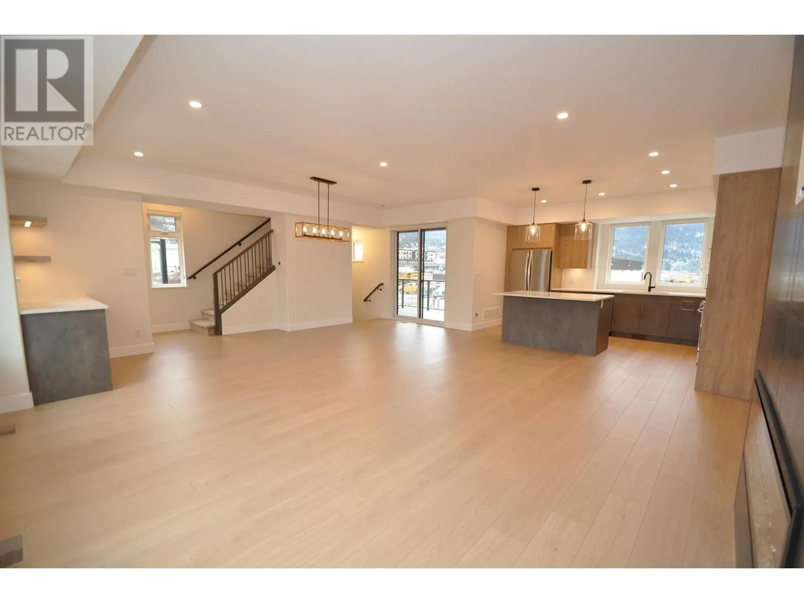 910 LAKESIDE Drive Unit# 107