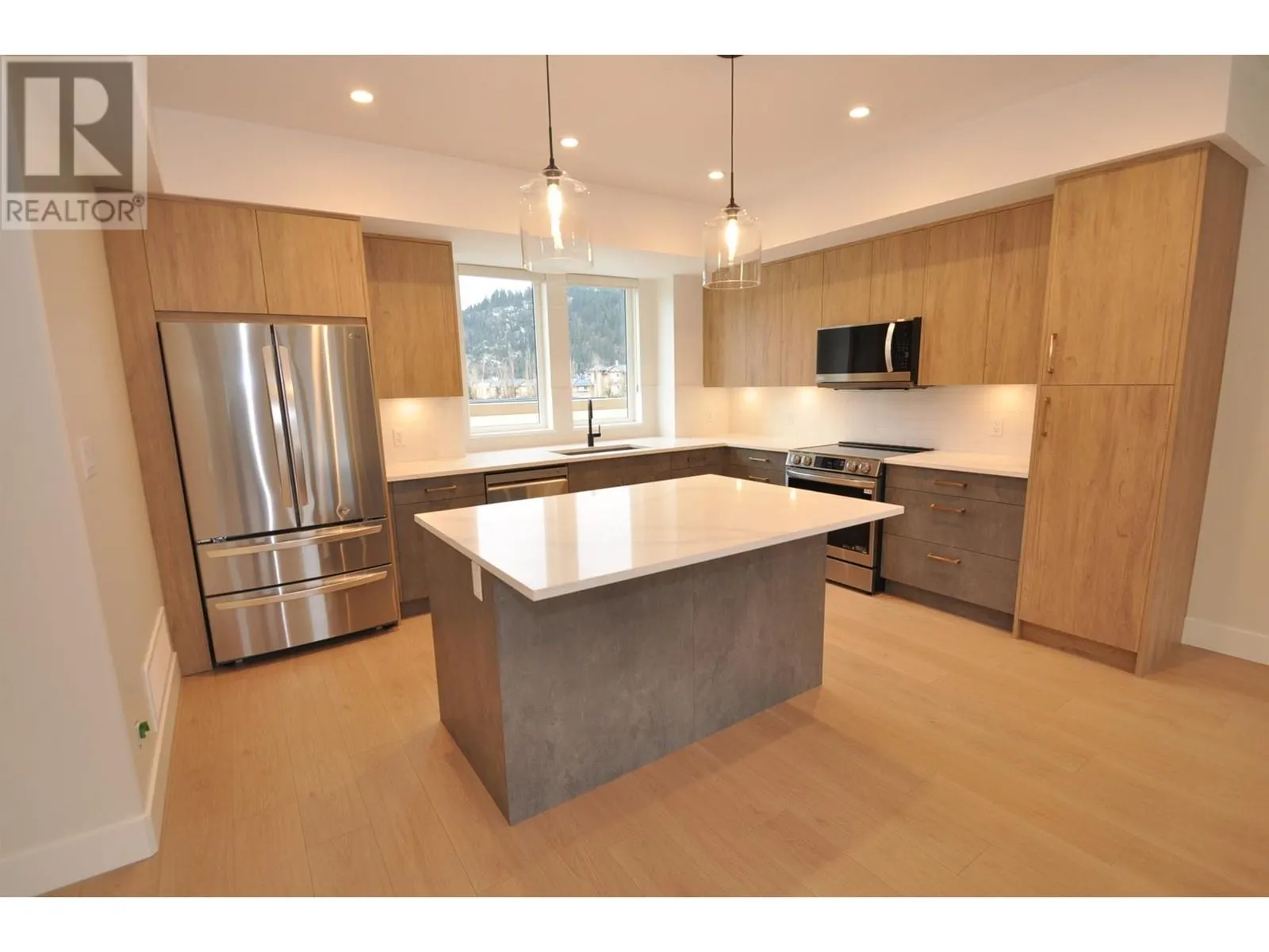 910 LAKESIDE Drive Unit# 107