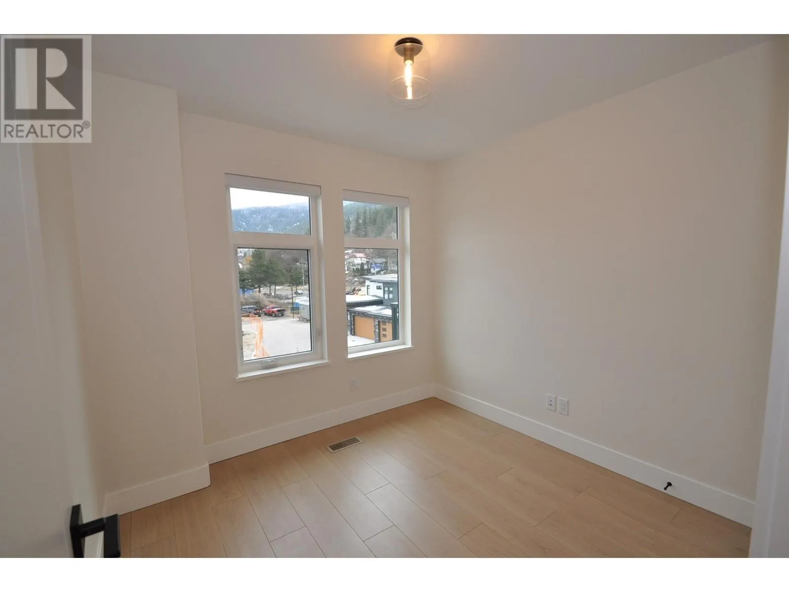 910 LAKESIDE Drive Unit# 107