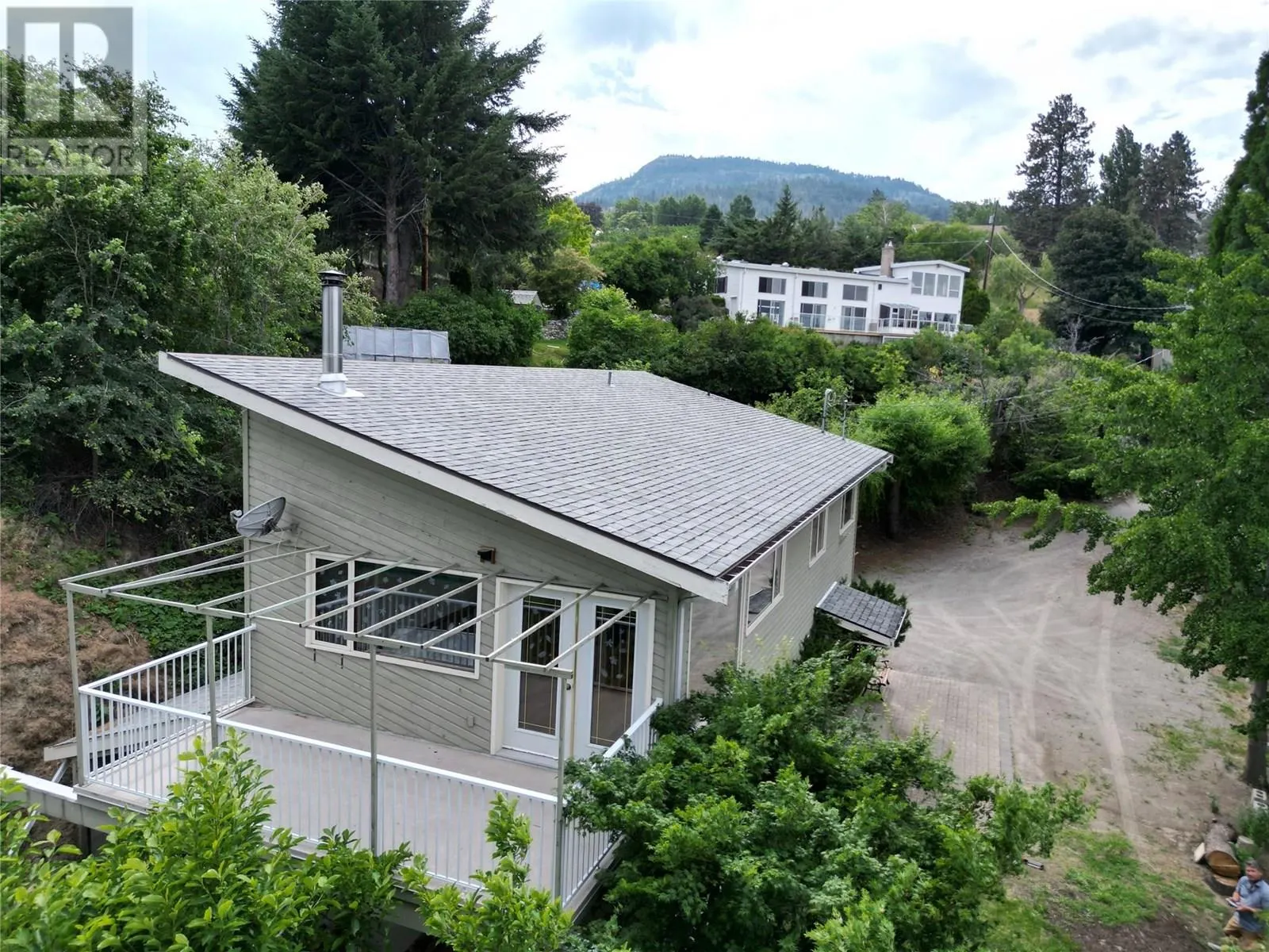 780 Pineview Drive
