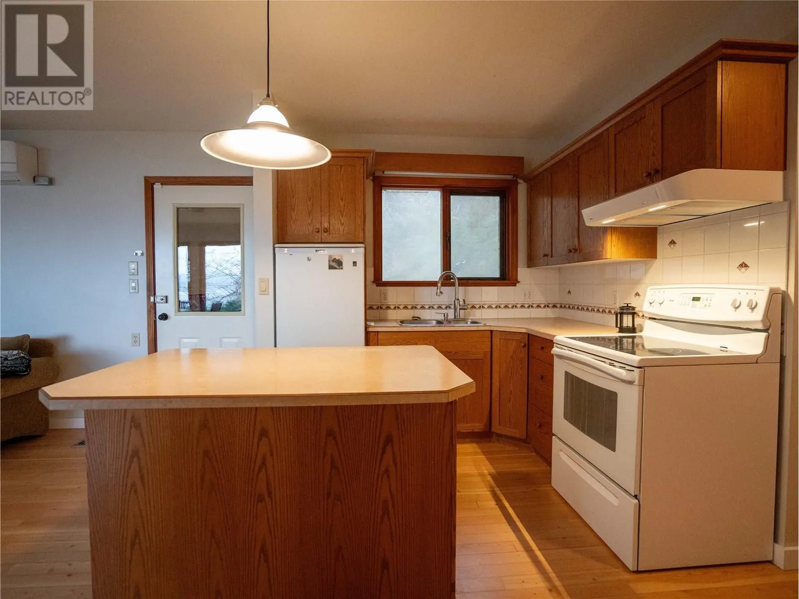 780 Pineview Drive
