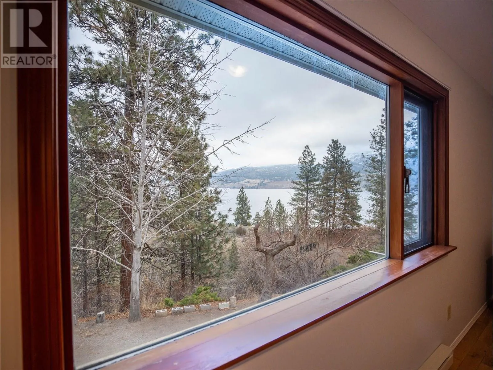 780 Pineview Drive