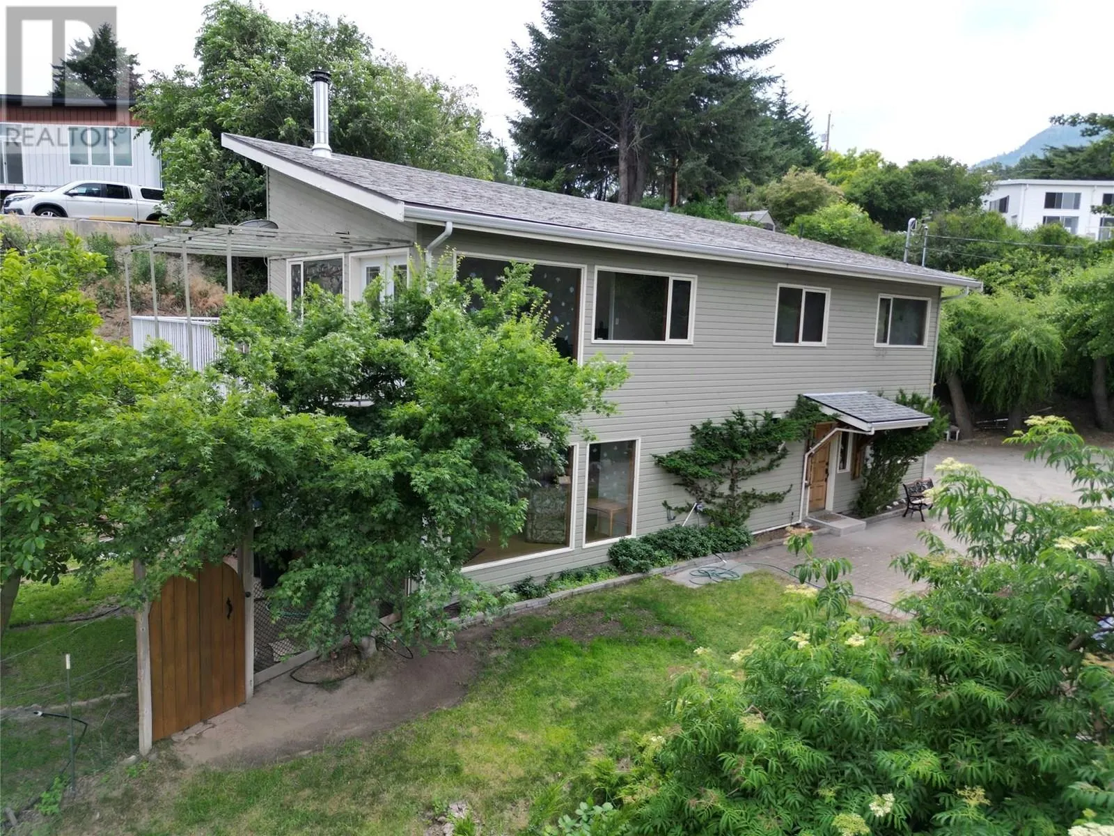 780 Pineview Drive