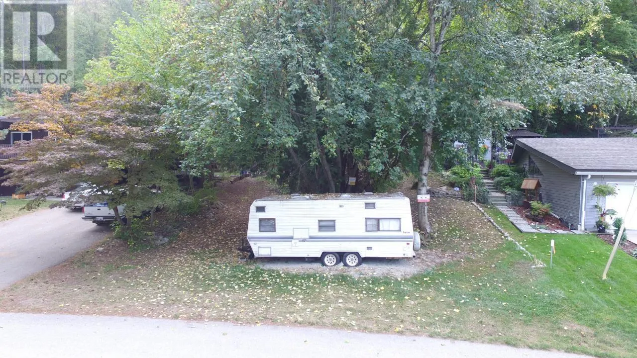 800 LYNNWOOD Crescent