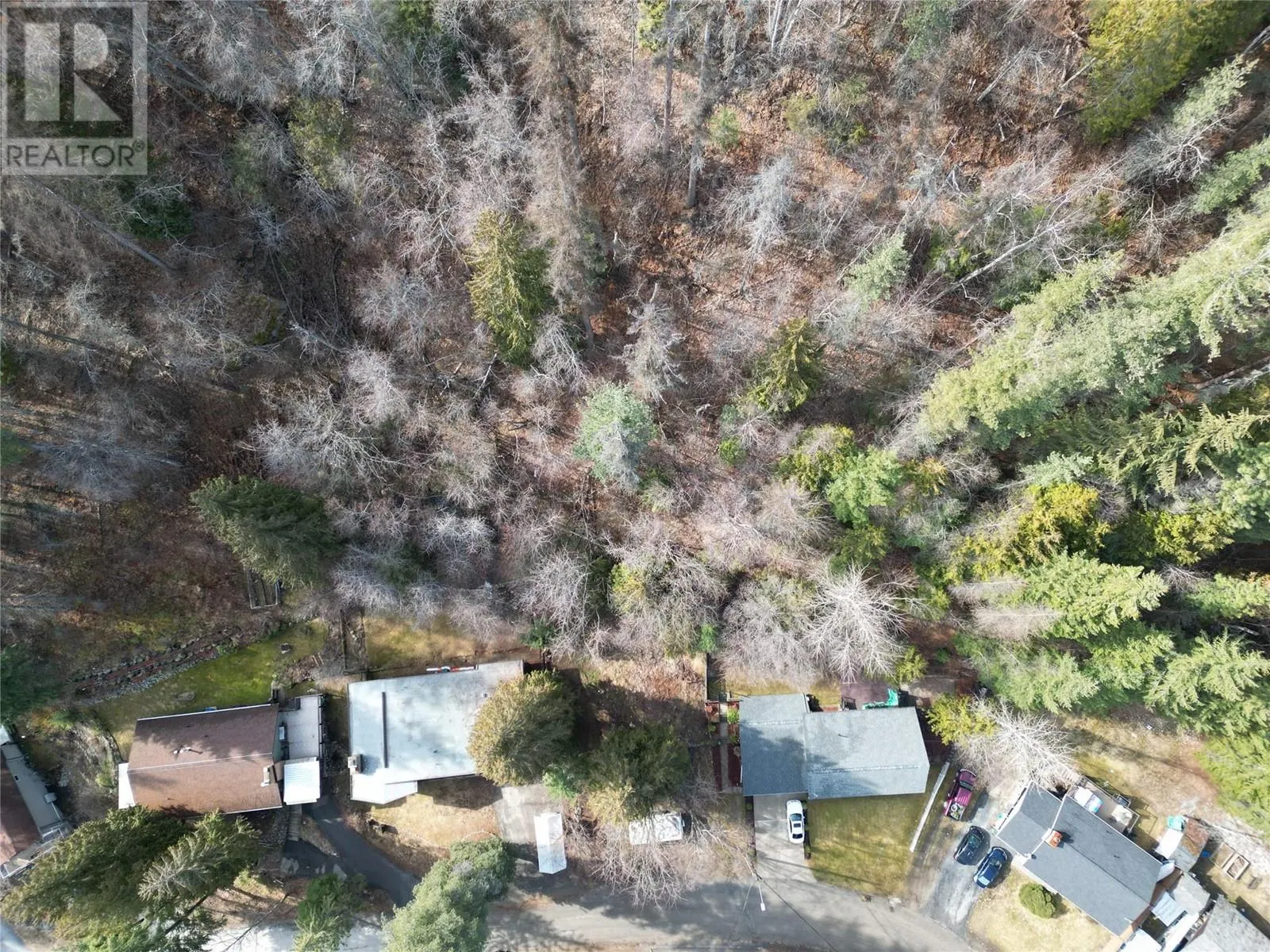 800 LYNNWOOD Crescent