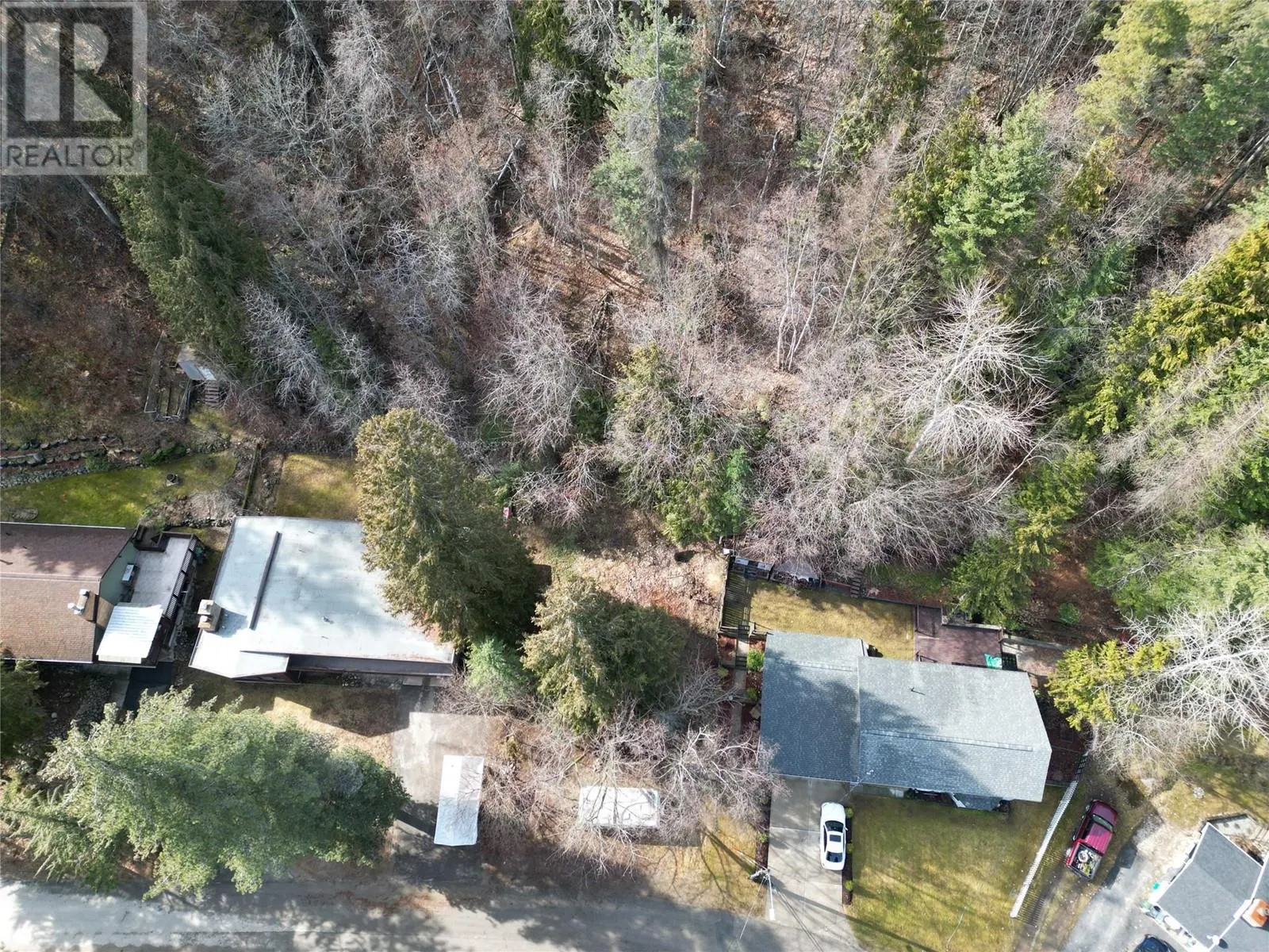 800 LYNNWOOD Crescent