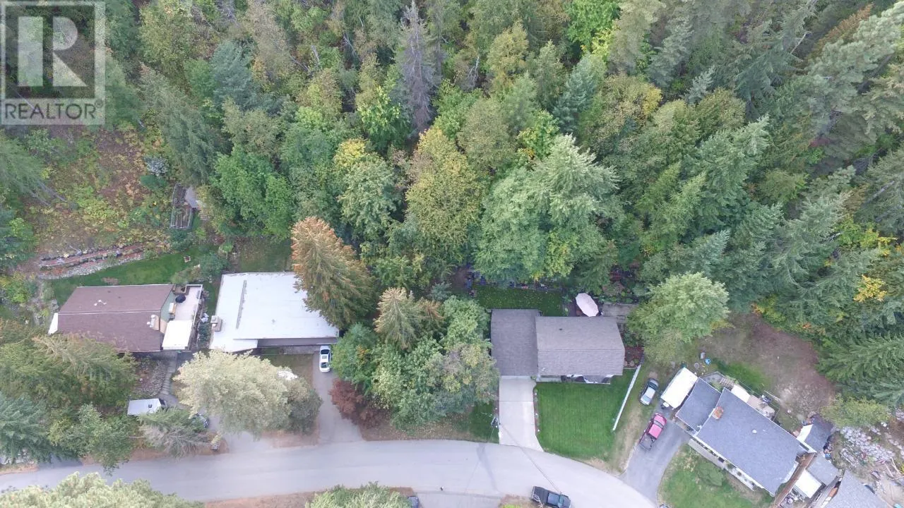 800 LYNNWOOD Crescent