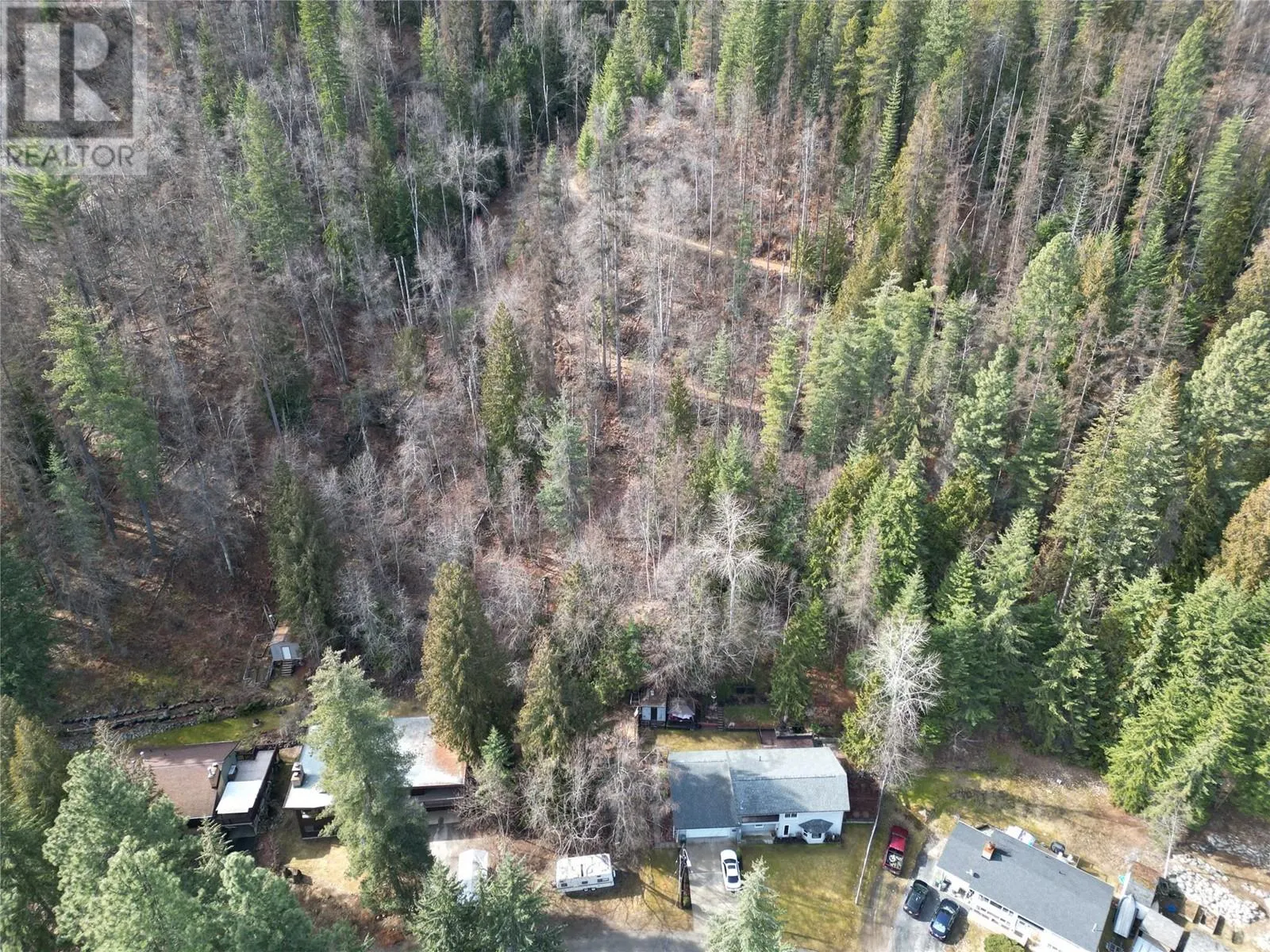 800 LYNNWOOD Crescent