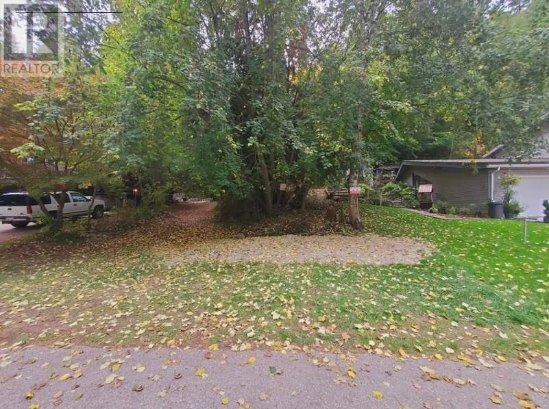 800 LYNNWOOD Crescent
