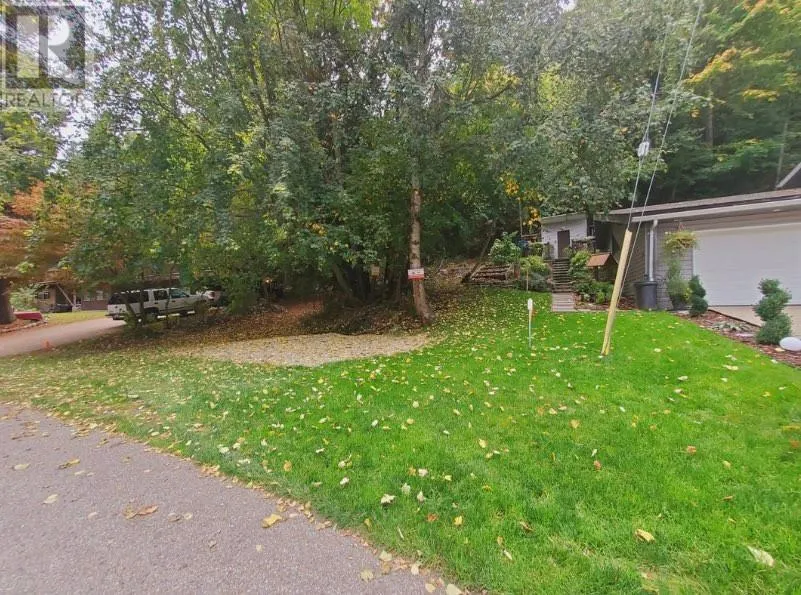 800 LYNNWOOD Crescent