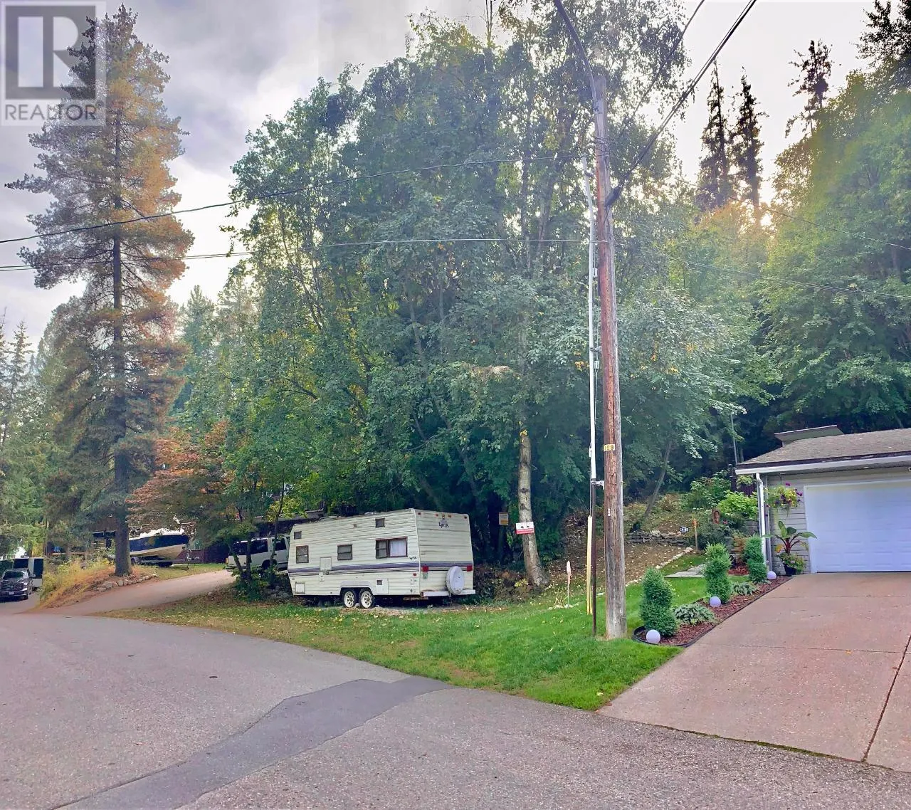 800 LYNNWOOD Crescent