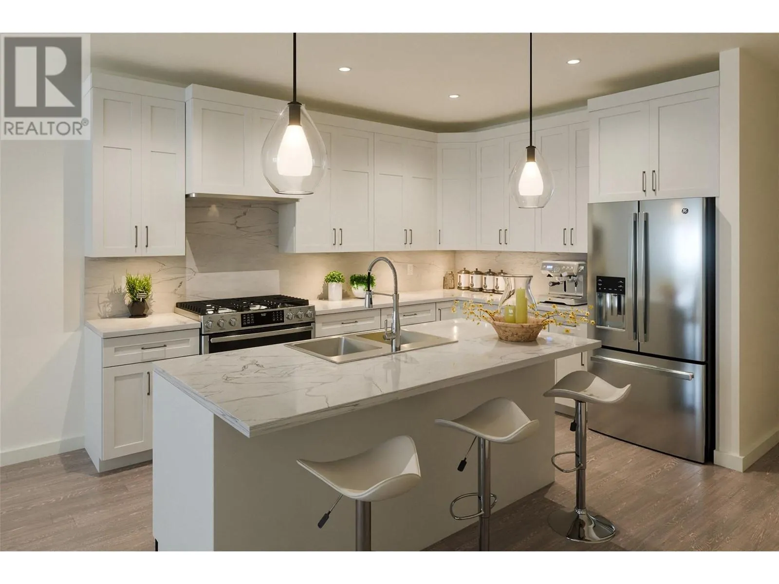 1677 Harbour View Crescent