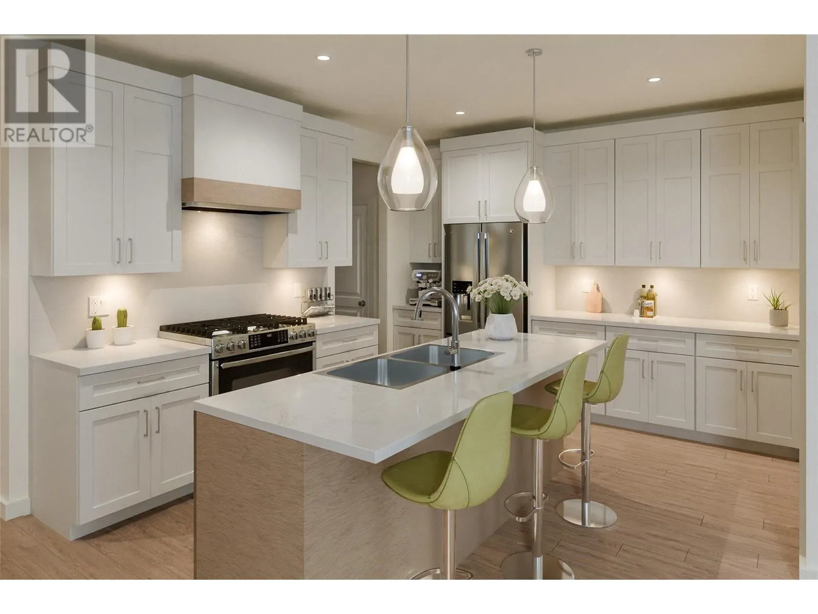 1677 Harbour View Crescent