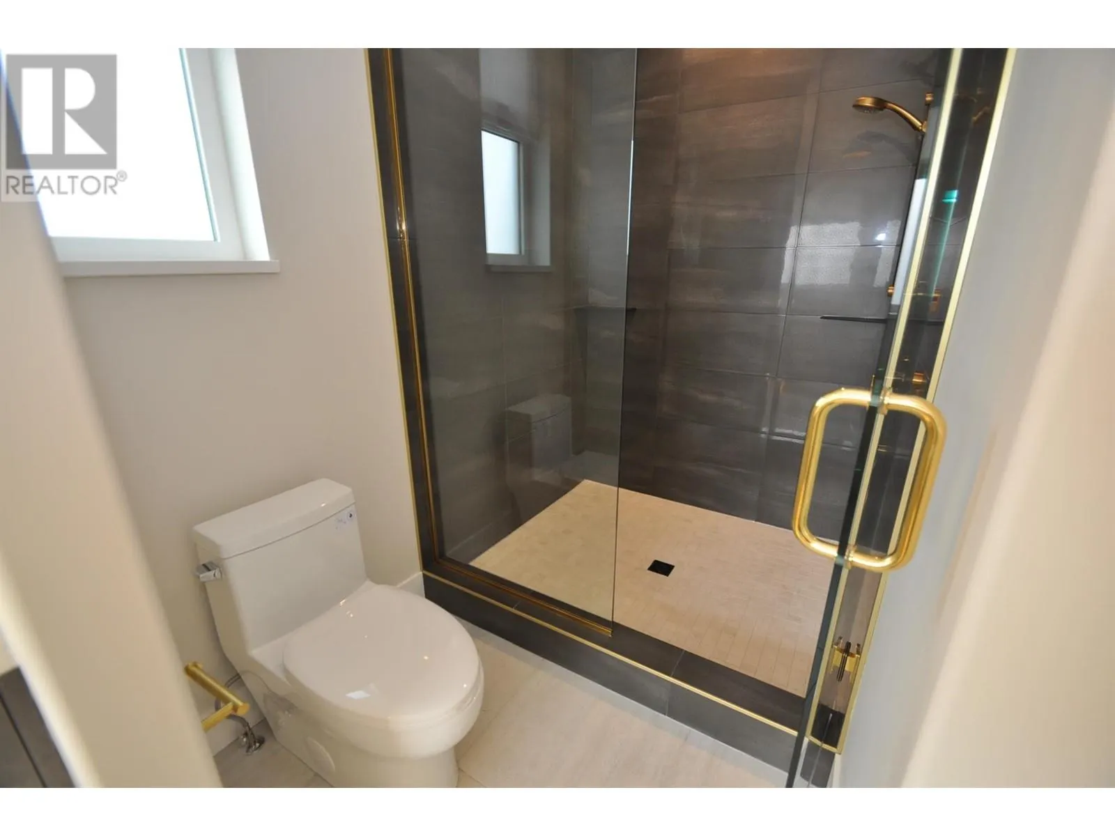 910 Lakeside Drive Unit# 401