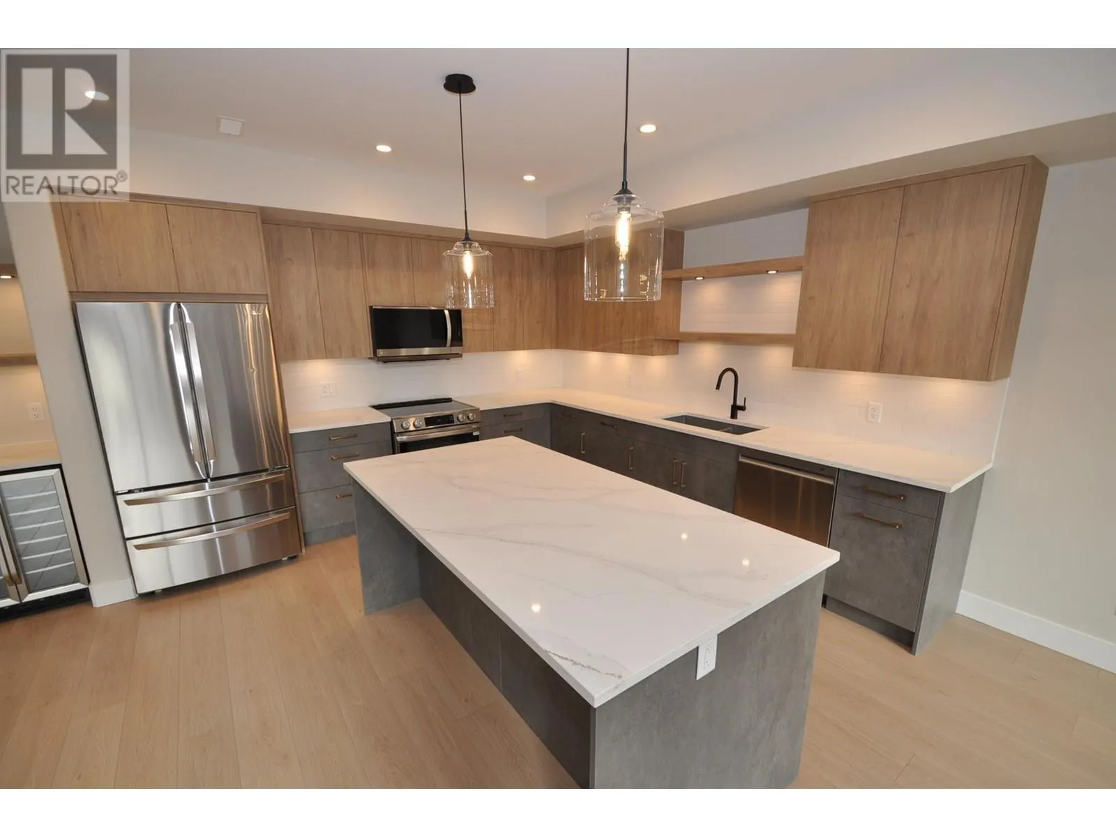 910 Lakeside Drive Unit# 401