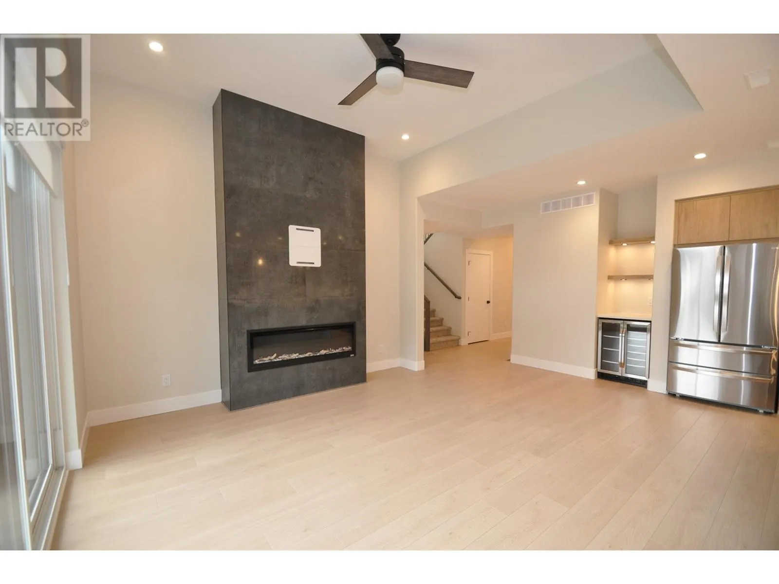 910 Lakeside Drive Unit# 401