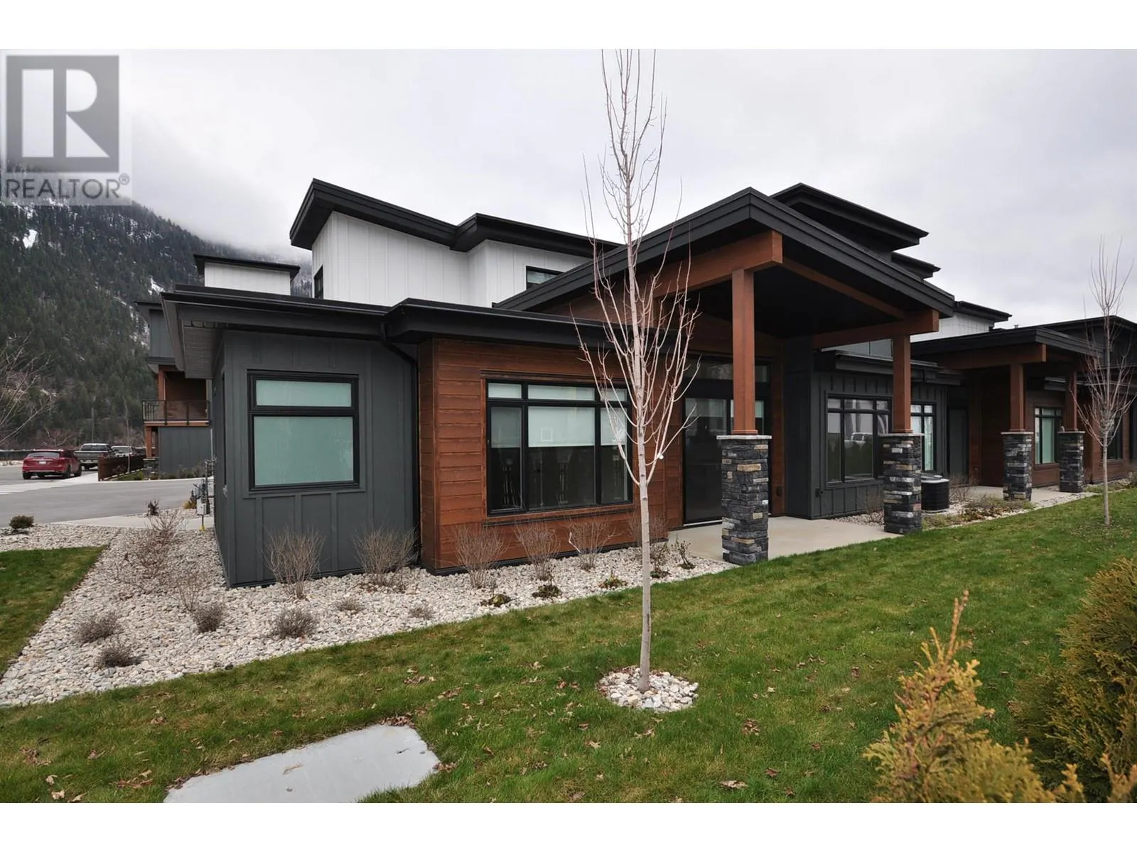 910 Lakeside Drive Unit# 401