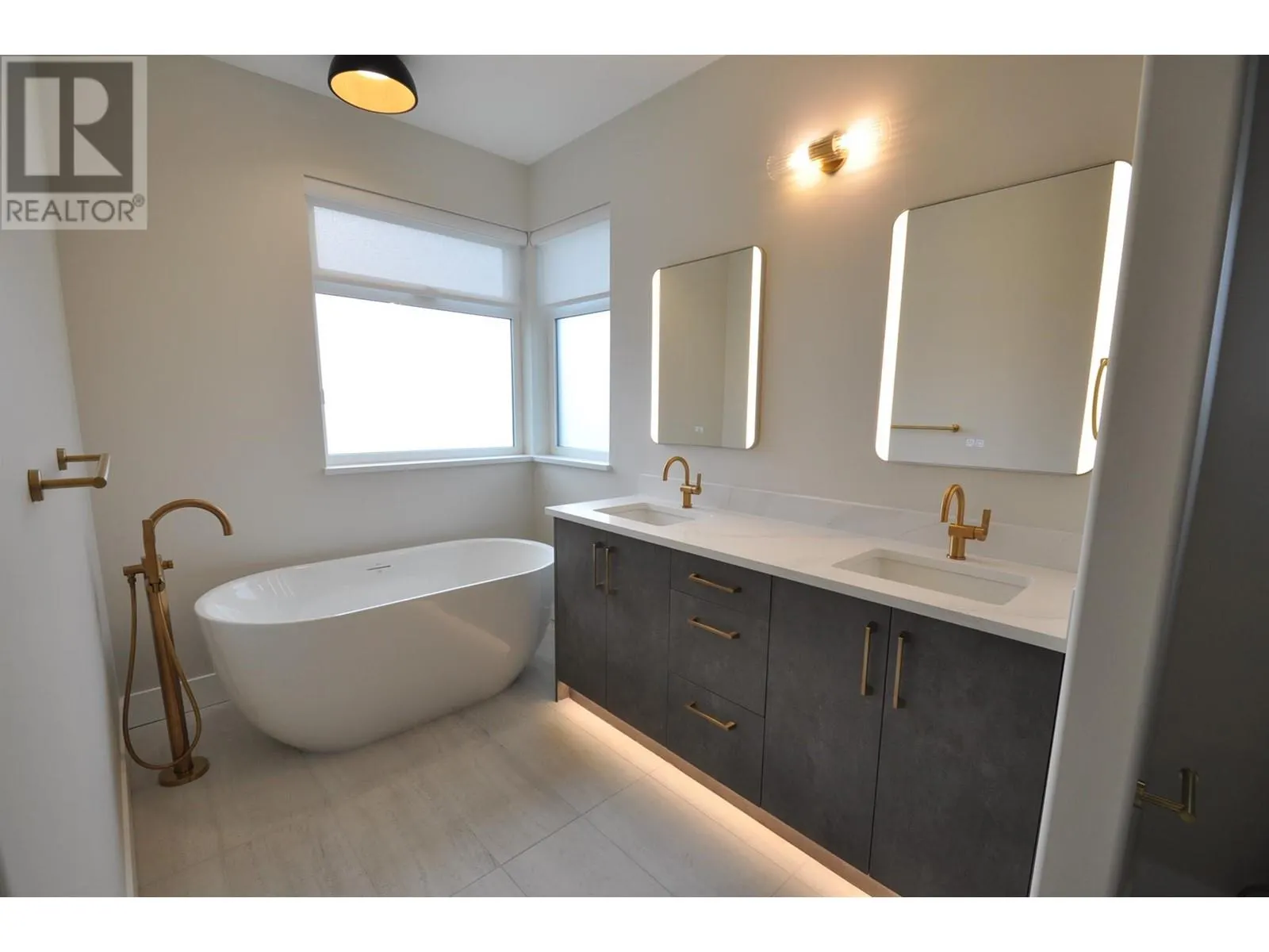 910 Lakeside Drive Unit# 401