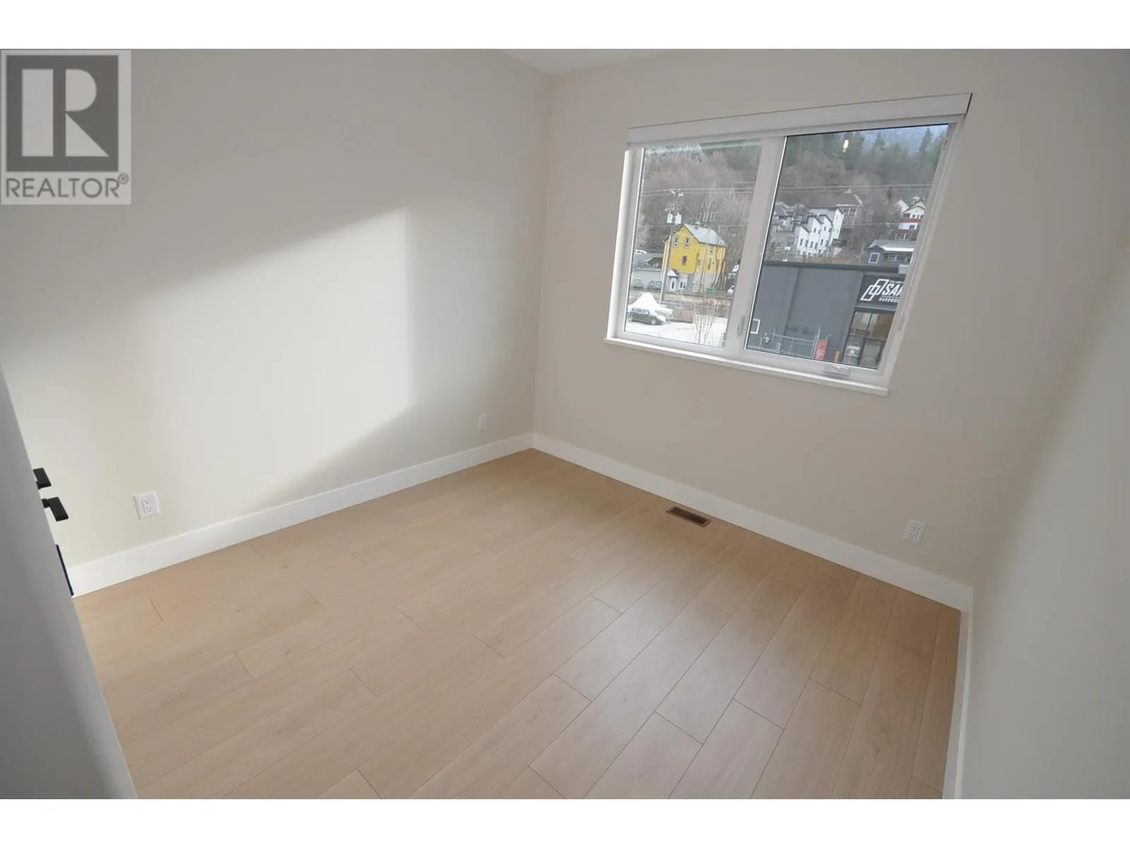 910 Lakeside Drive Unit# 401