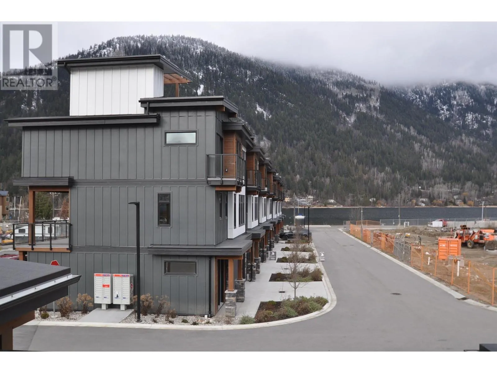 910 Lakeside Drive Unit# 401