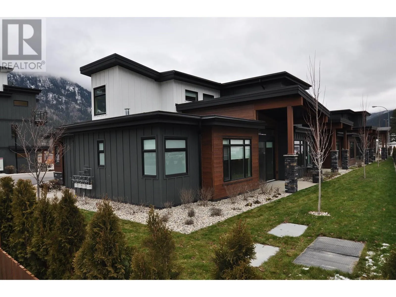 910 Lakeside Drive Unit# 401