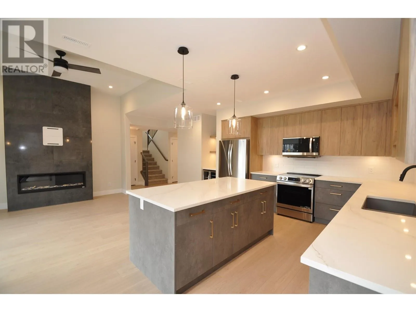 910 Lakeside Drive Unit# 401