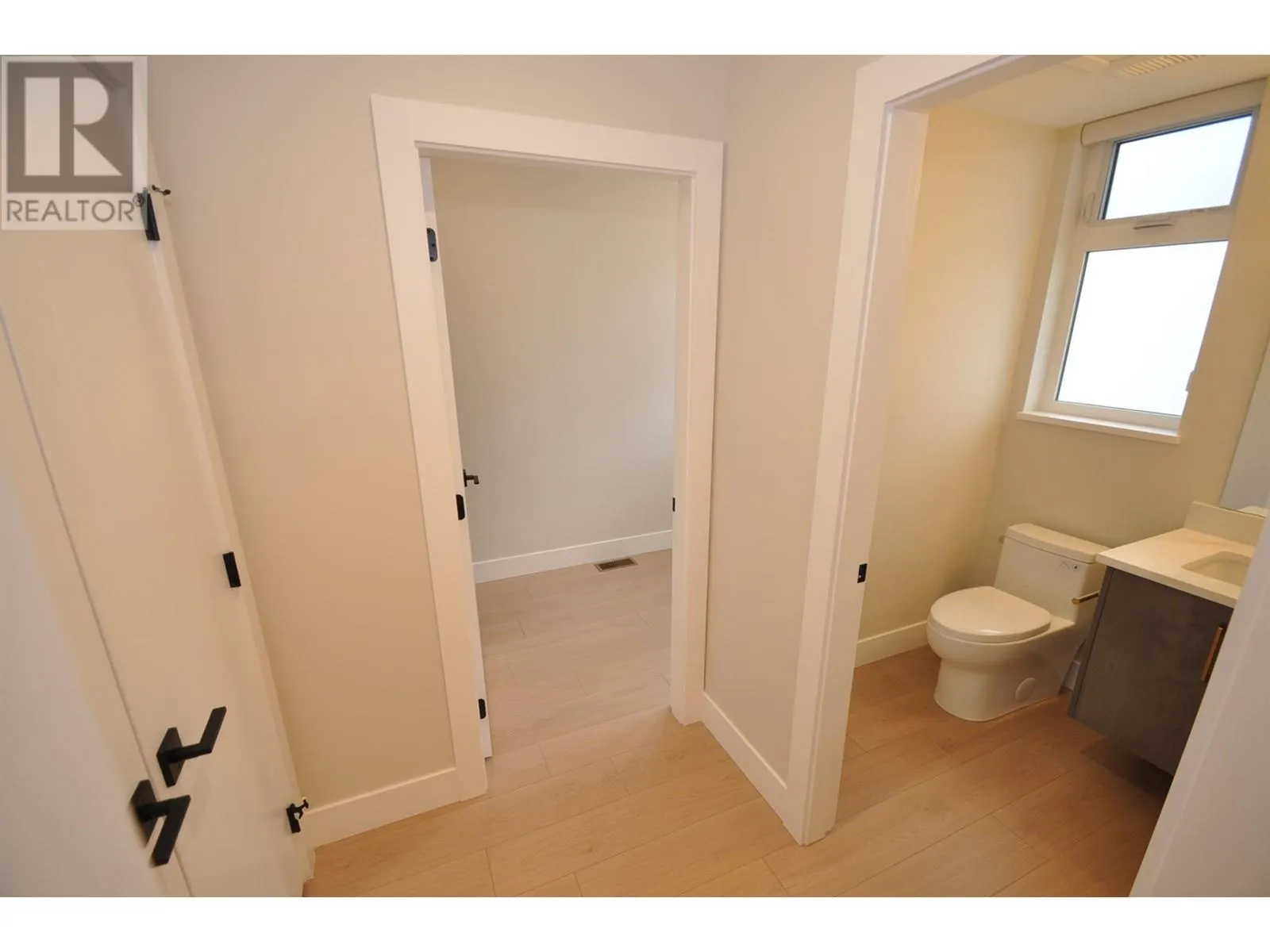 910 Lakeside Drive Unit# 401