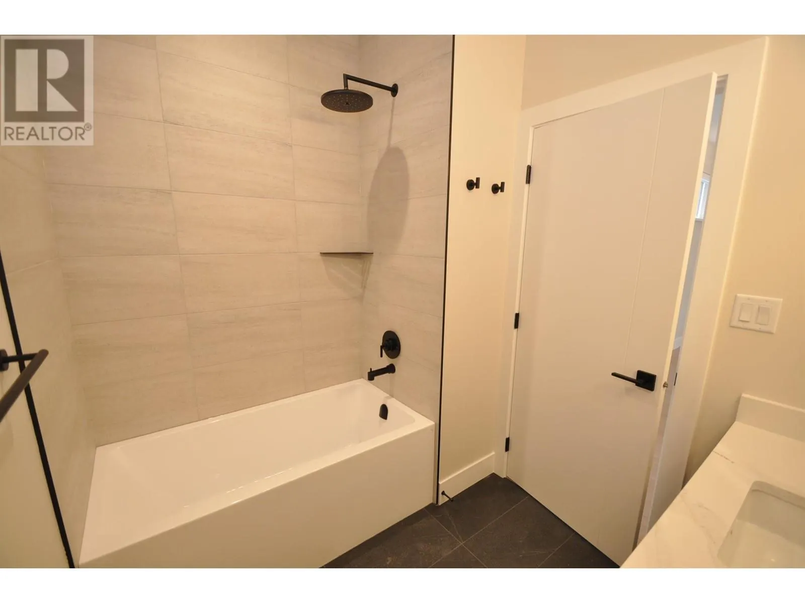 910 Lakeside Drive Unit# 401