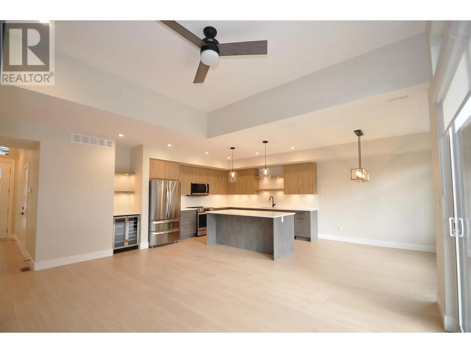 910 Lakeside Drive Unit# 401