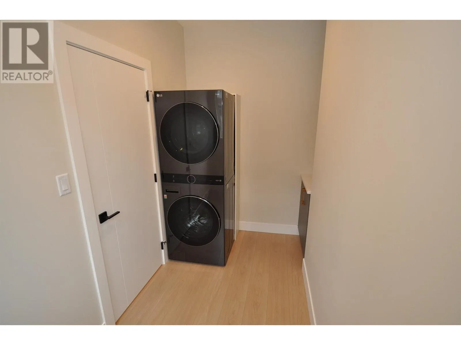 910 Lakeside Drive Unit# 401