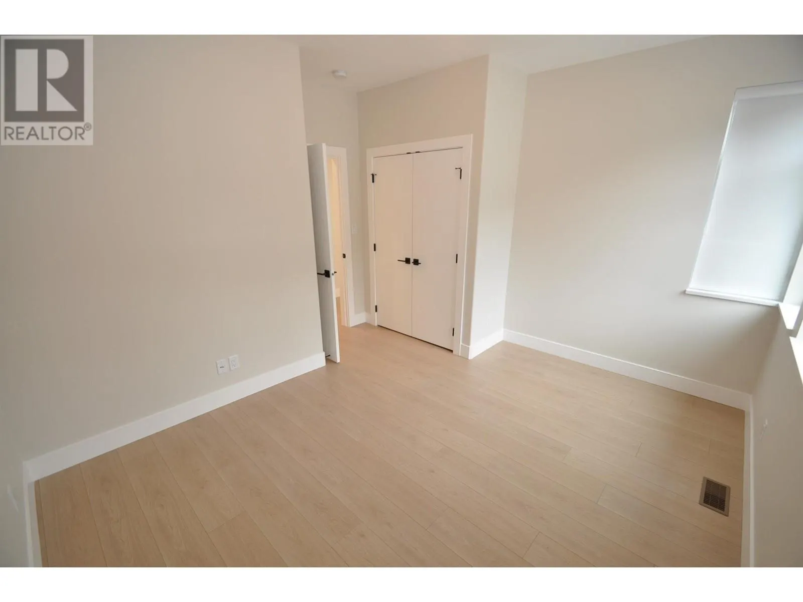 910 Lakeside Drive Unit# 401