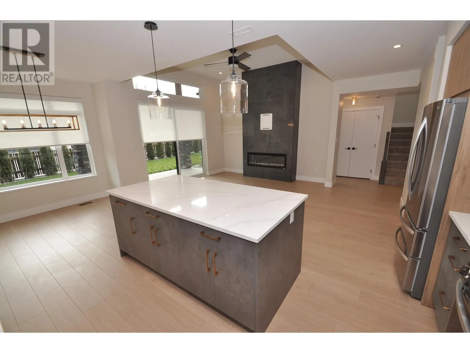 910 Lakeside Drive Unit# 401