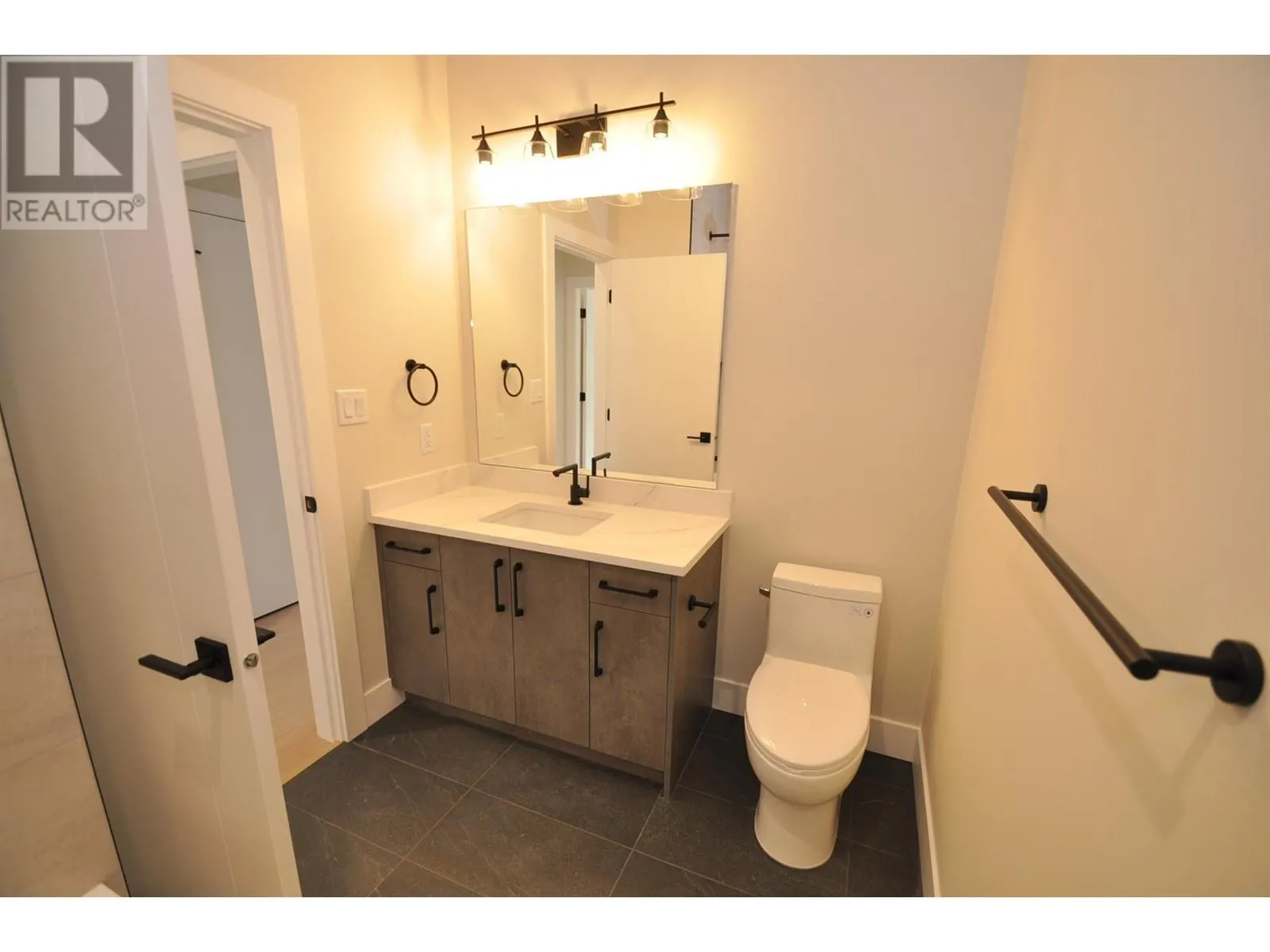 910 Lakeside Drive Unit# 401