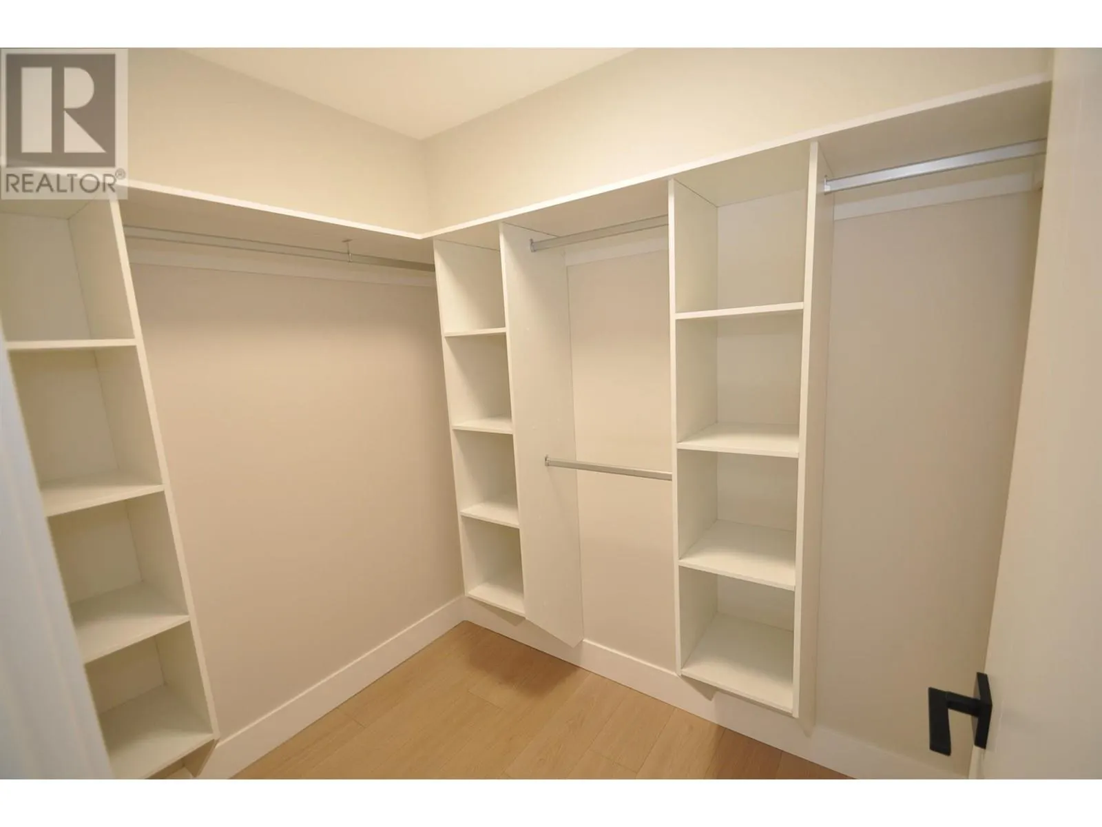 910 Lakeside Drive Unit# 401