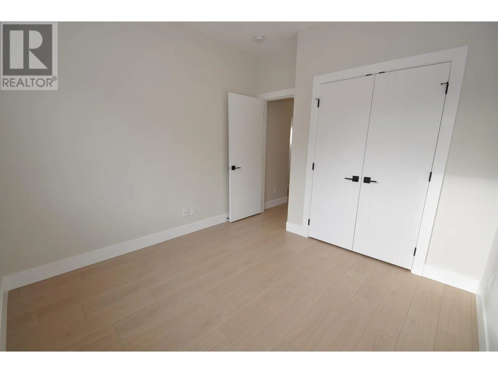 910 Lakeside Drive Unit# 401